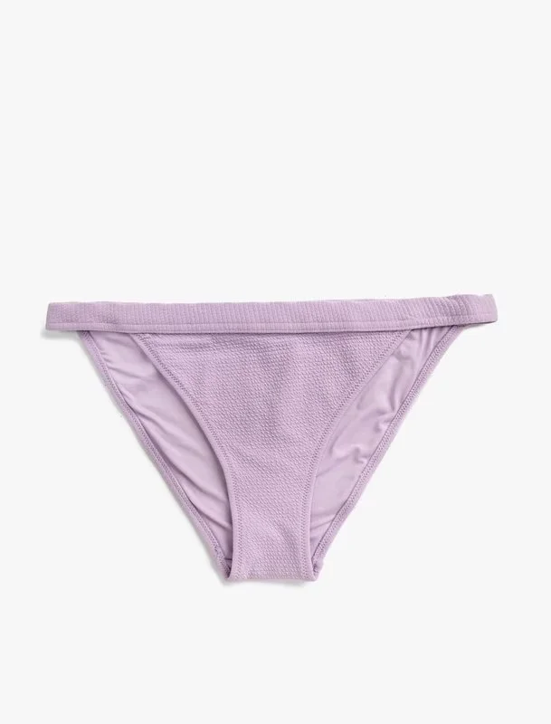 BIKINE TË POSHTME PËR FEMRA