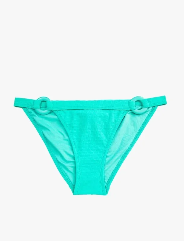 BIKINE TË POSHTME PËR FEMRA