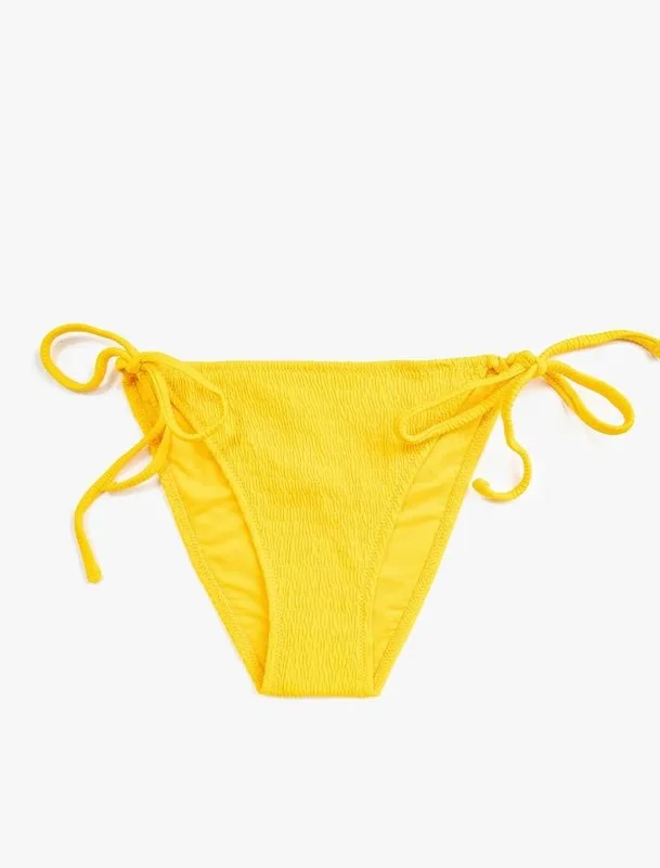 BIKINE TË POSHTME PËR FEMRA