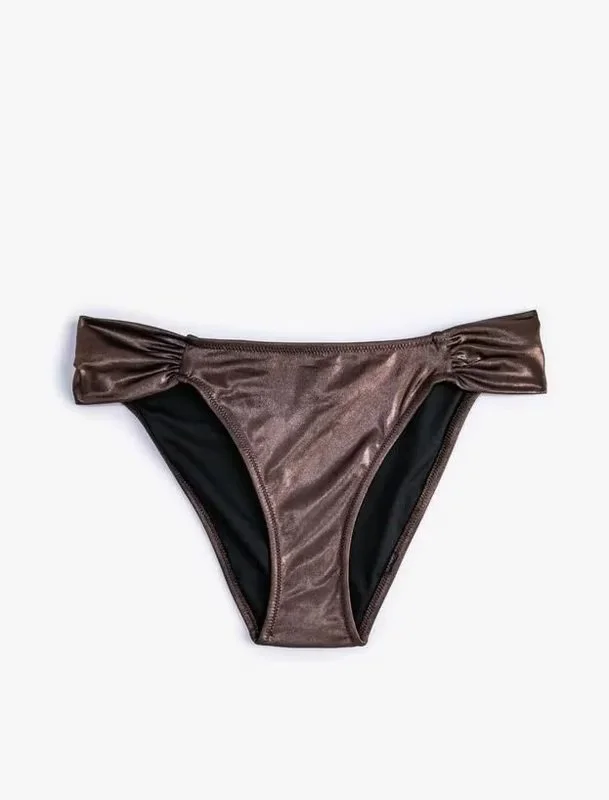 BIKINE TË POSHTME PËR FEMRA