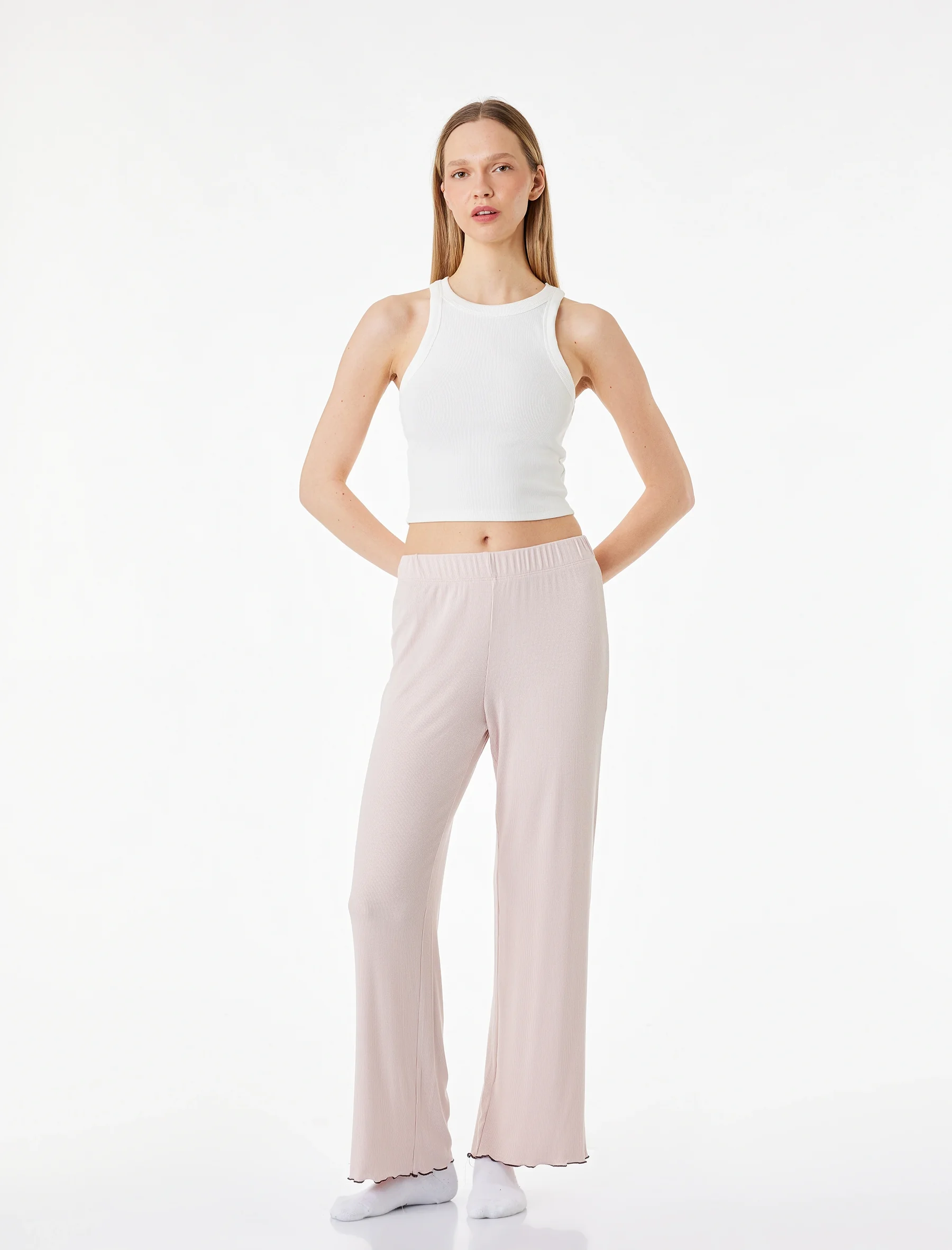 PIZHAME E POSHTME PËR FEMRA