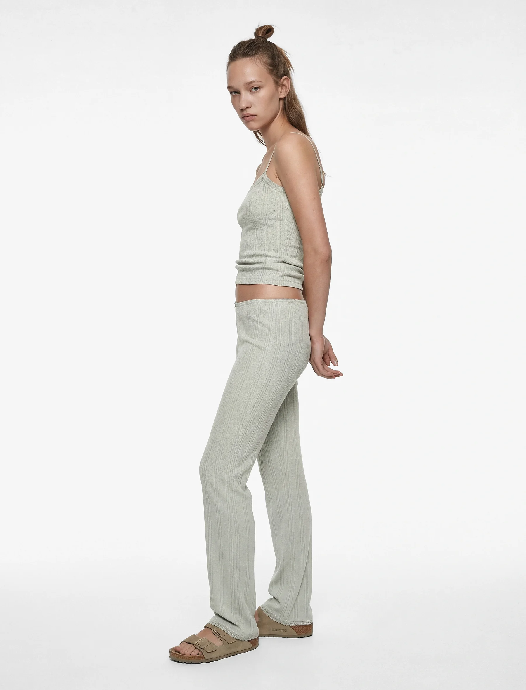 PIZHAME E POSHTME PËR FEMRA