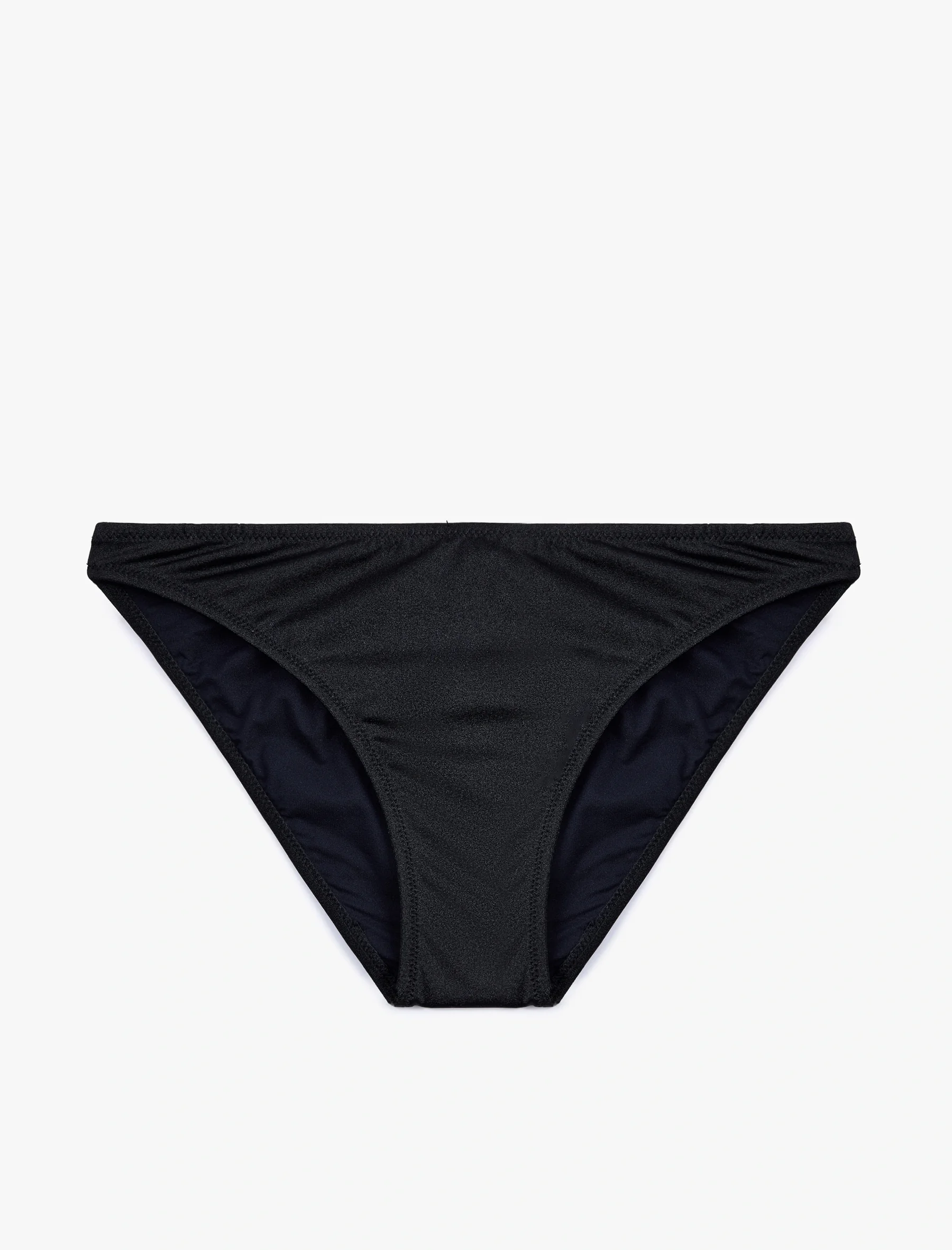 BIKINE TË POSHTME PËR FEMRA