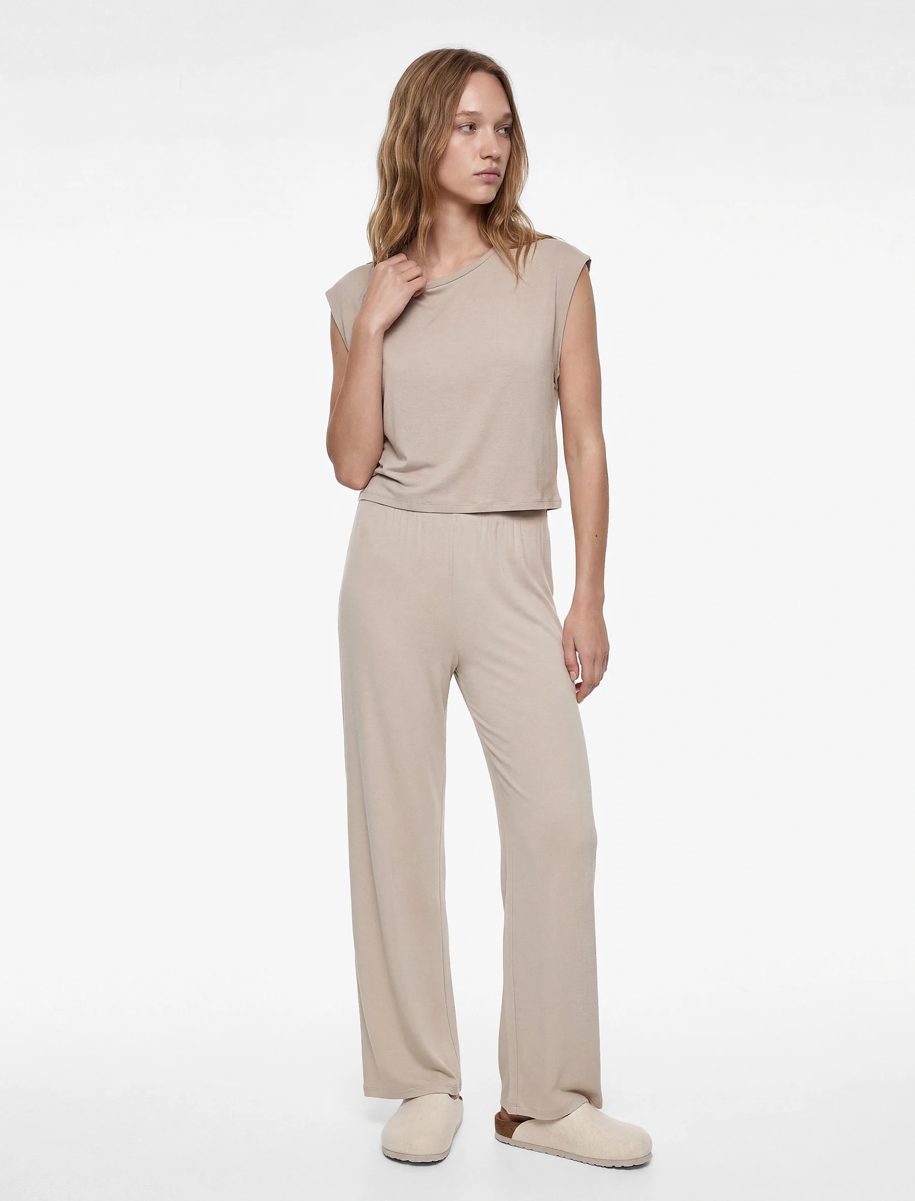 PIZHAME E POSHTME PËR FEMRA